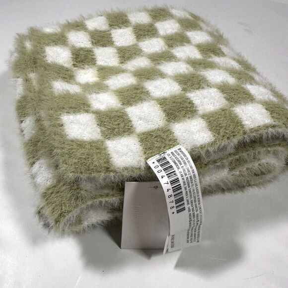 Forever 21‎ NWT Scarf Green & White Checkered Fuzzy Winter Wrap - Picture 5 of 5